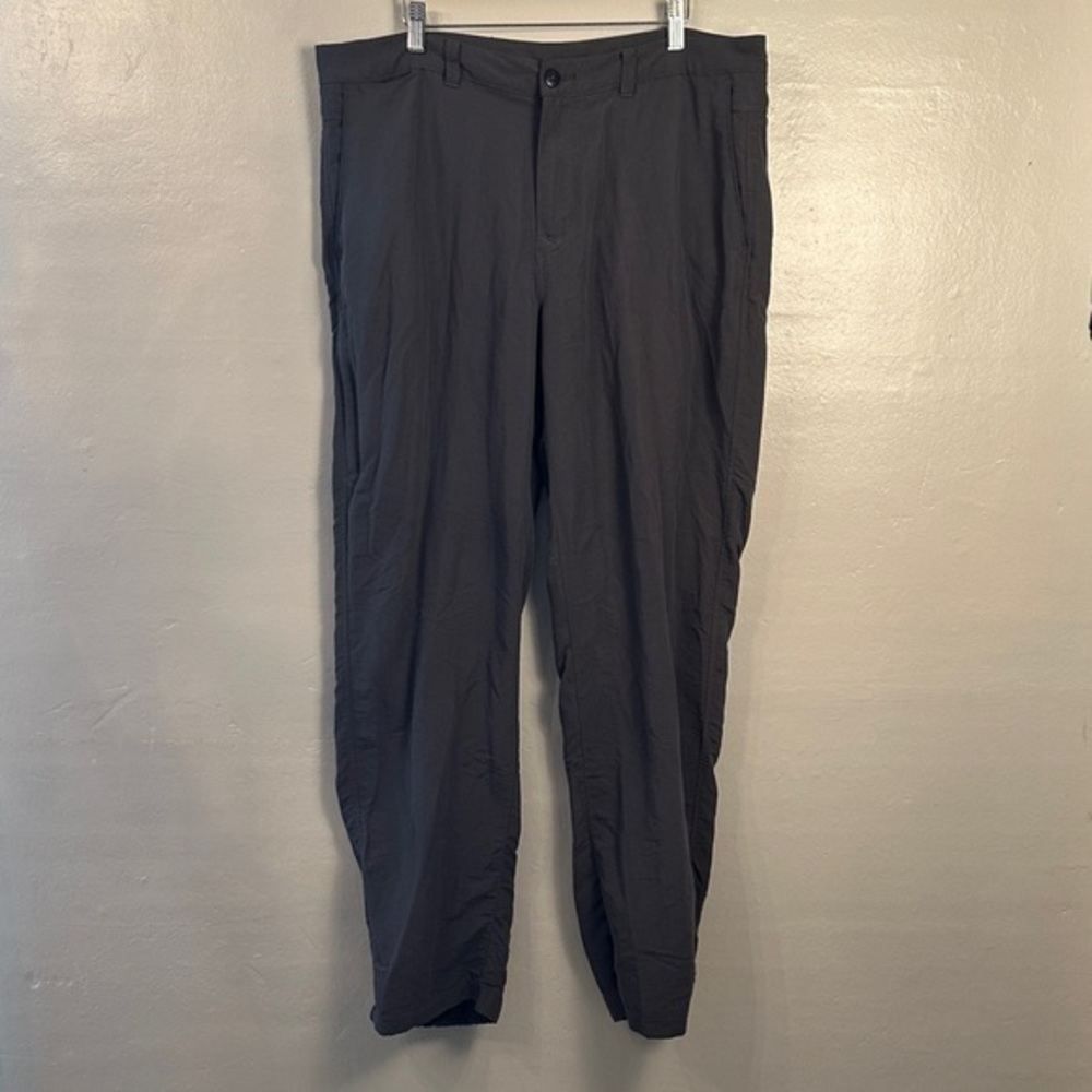 REI men’s pants 38x34 green khaki color